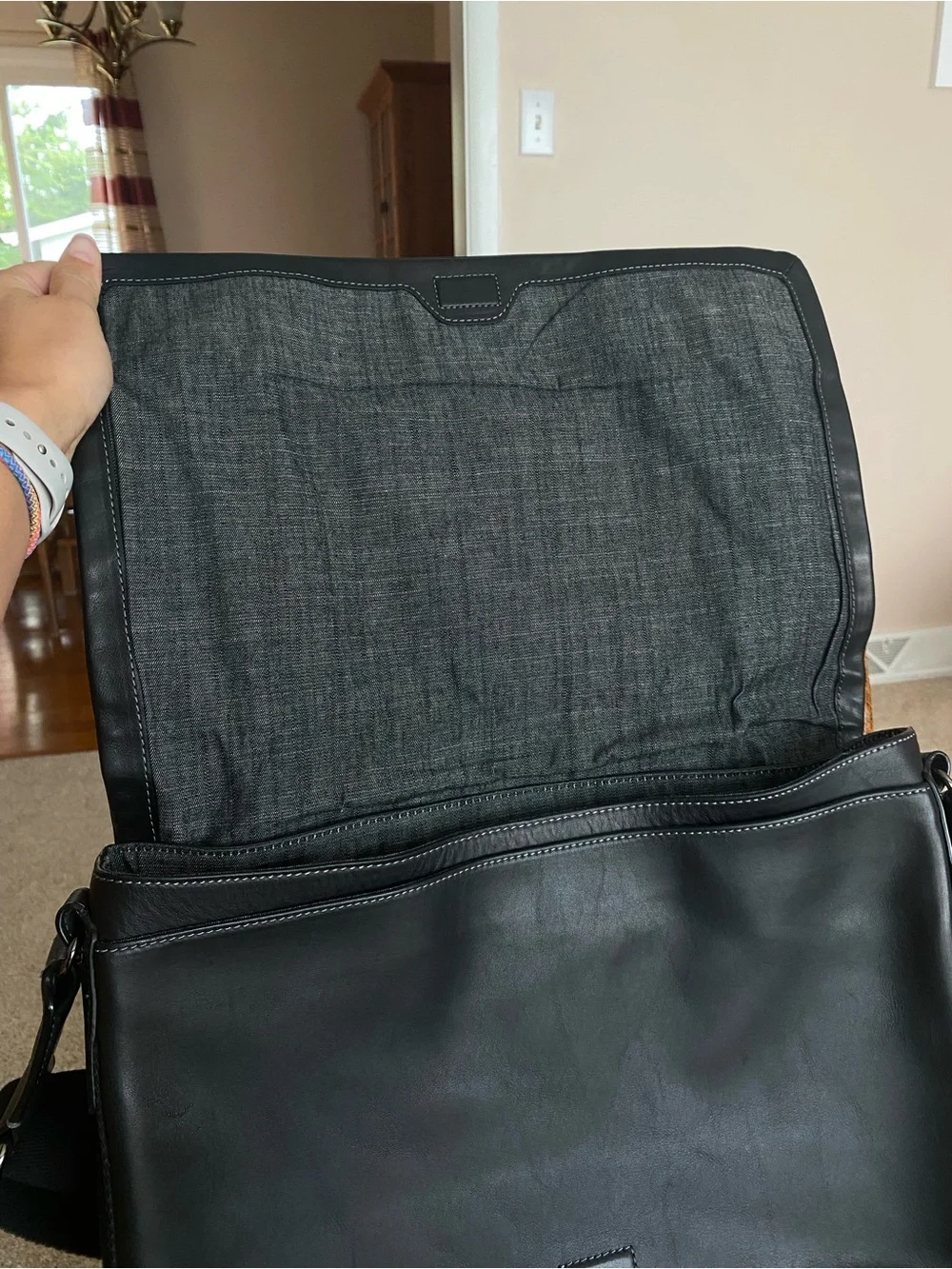 Levenger Black Leather Messenger Bag with Wide Strap